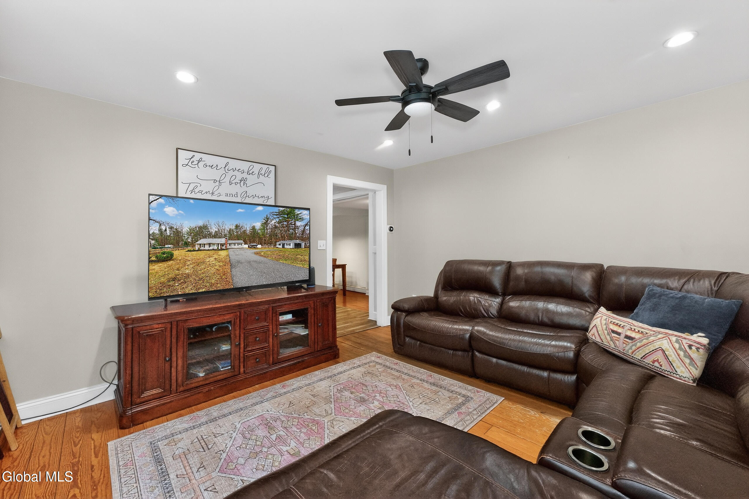 88 Jones Road Wilton, NY 12866 - Photo 18 of 39 4 Livingroom 1