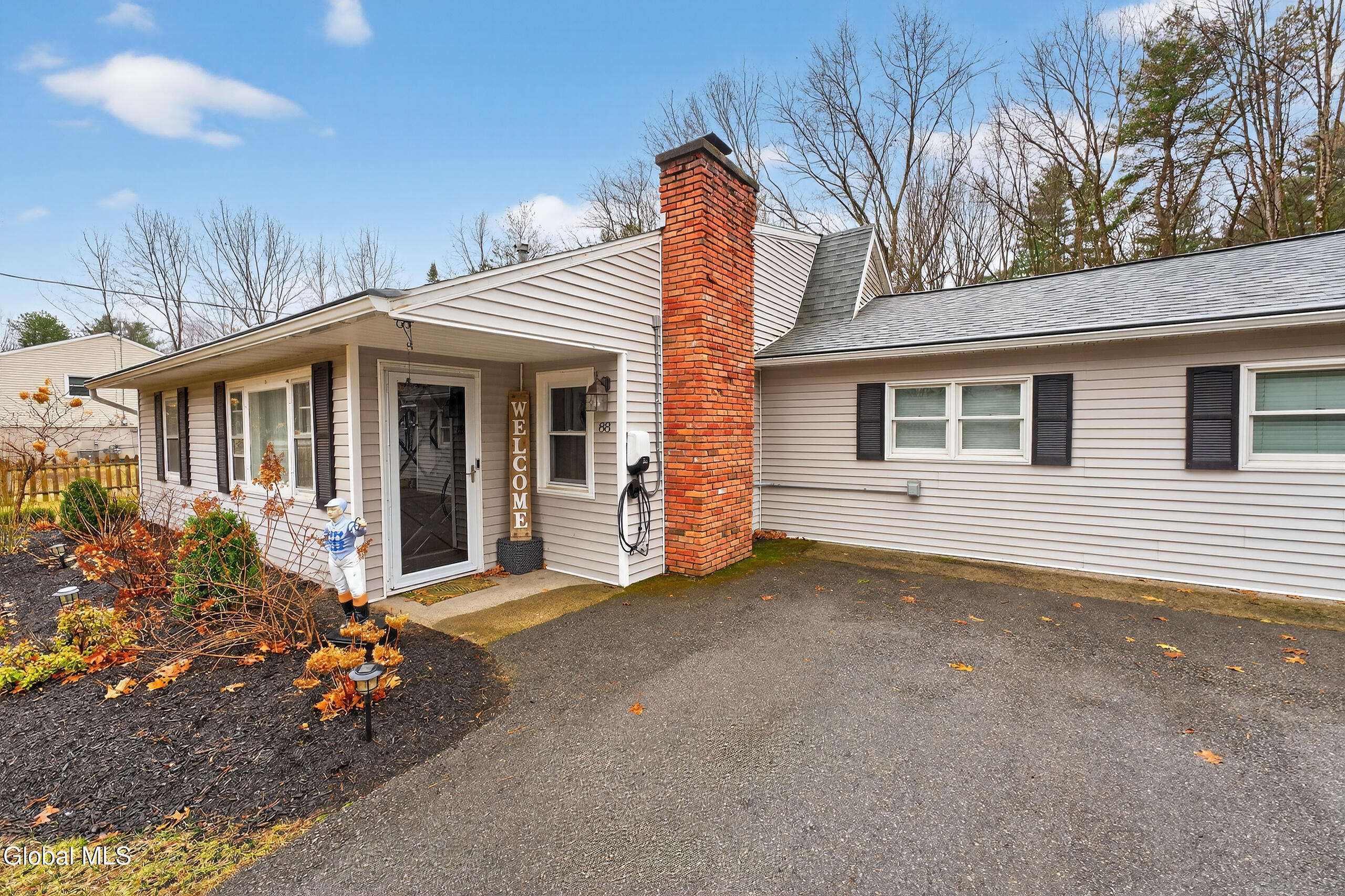 88 Jones Road Wilton, NY 12866 - Photo 4 of 39 0 Front 4