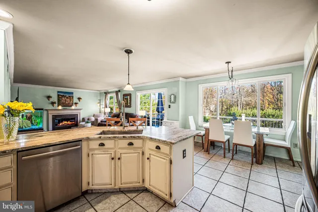 $650,000 | 27 Fox Farm Lane, Downingtown, PA 19335