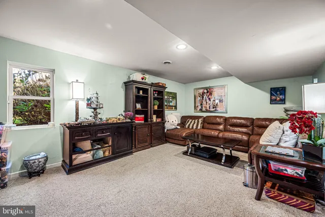 $650,000 | 27 Fox Farm Lane, Downingtown, PA 19335