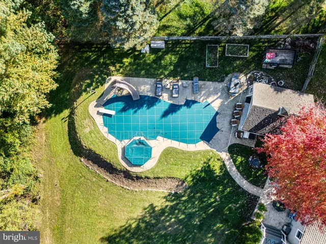 $650,000 | 27 Fox Farm Lane, Downingtown, PA 19335