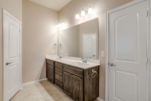 $2,450 | 45 Auburn Drive, Edgecliff Village, TX 76134