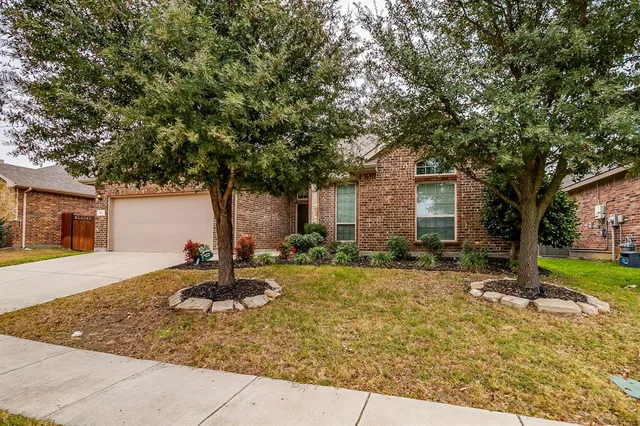 $2,450 | 45 Auburn Drive, Edgecliff Village, TX 76134