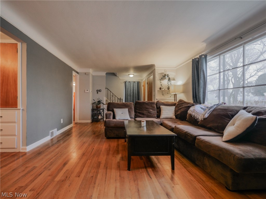 4907 Farnhurst Road Cleveland, OH 44124 - Photo 4 of 33