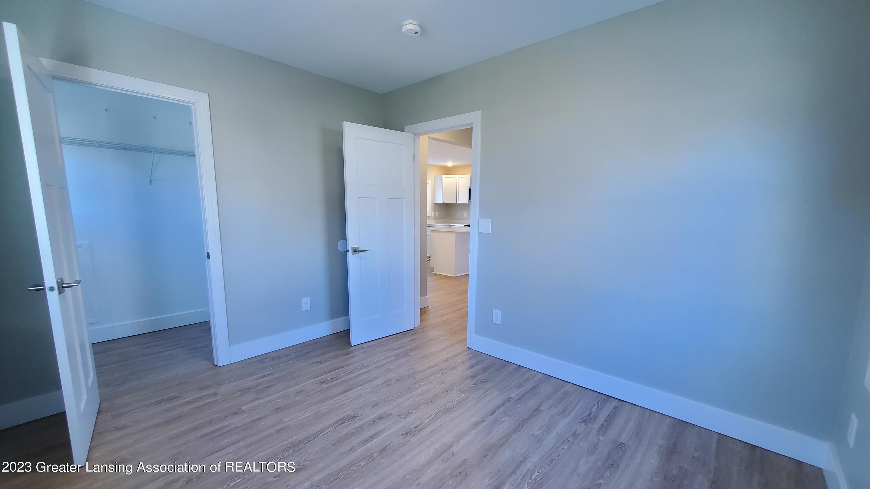 927 Pierce Road Lansing, MI 48910 - Photo 13 of 27 20231119_112648