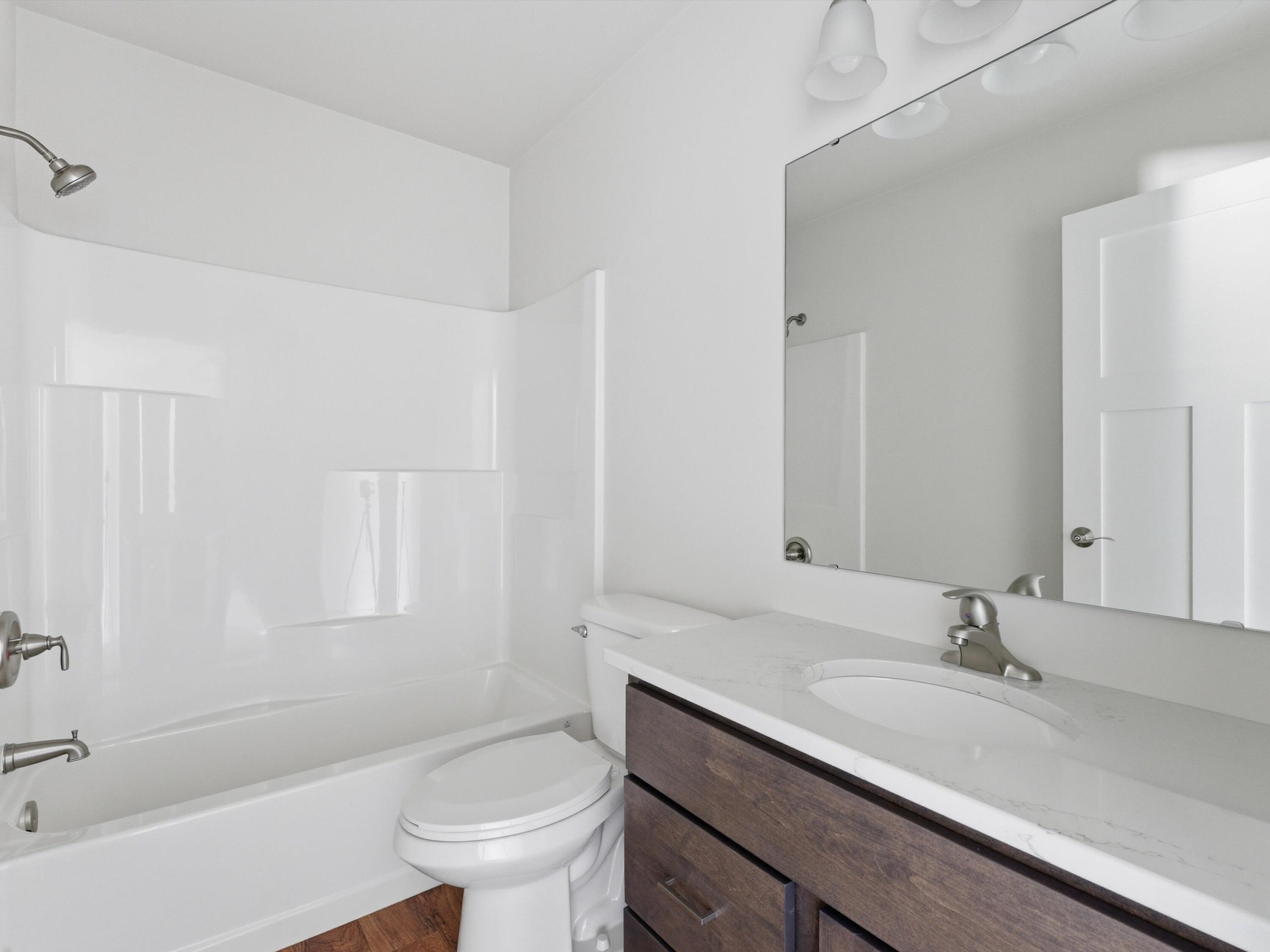 4403 Tannery Road Two Rivers, WI 54241 - Photo 14 of 27 Main bath