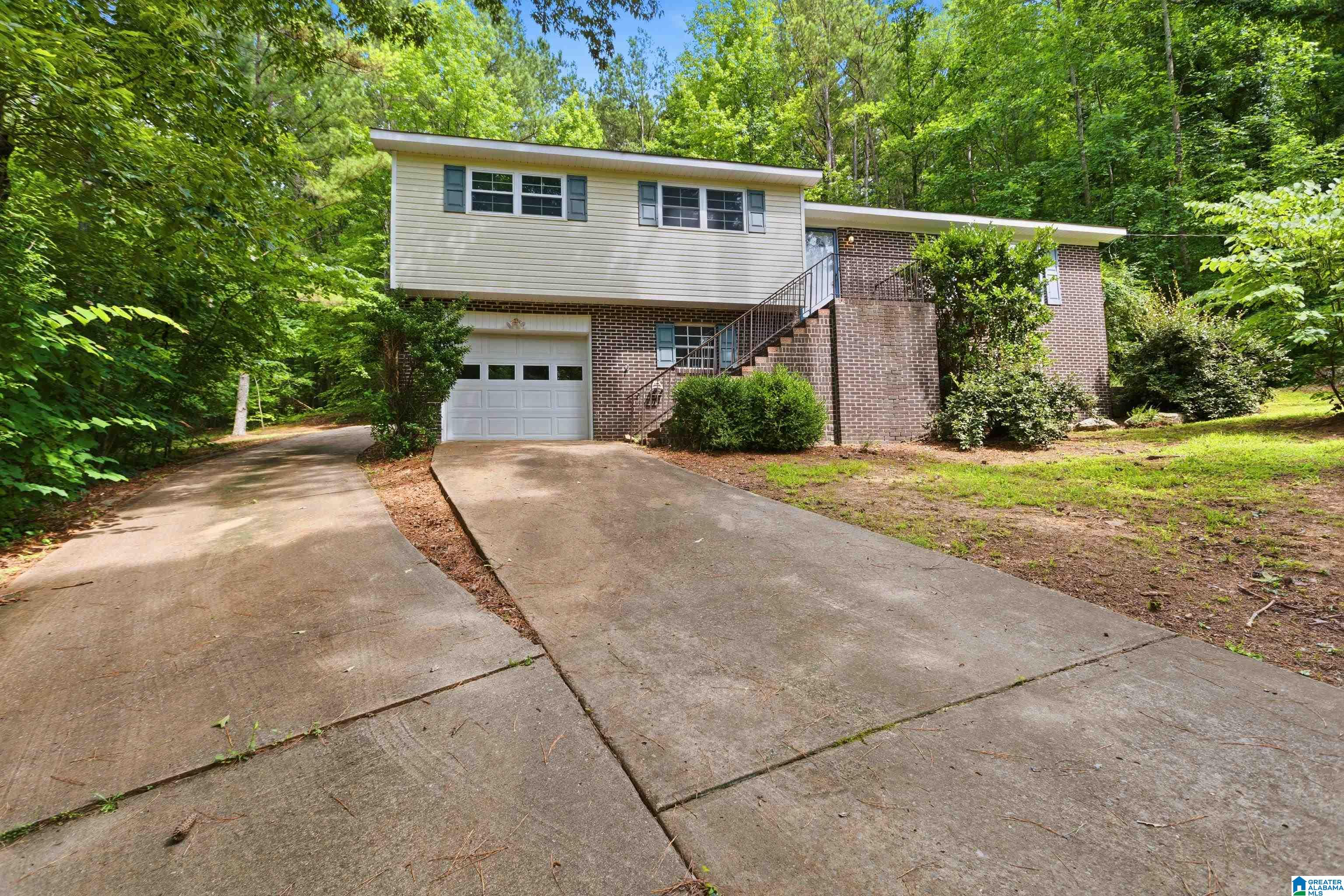 215 Oak Ridge Drive Oneonta, AL 35121 - Photo 1 of 36