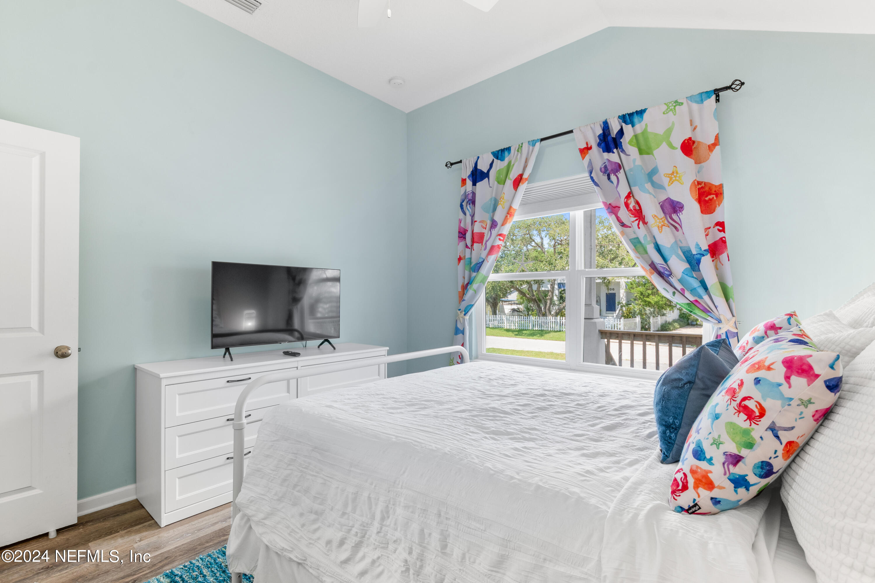 603 Boating Club Road St. Augustine, FL 32084 - Photo 24 of 32 a bedroom with furniture and a bed