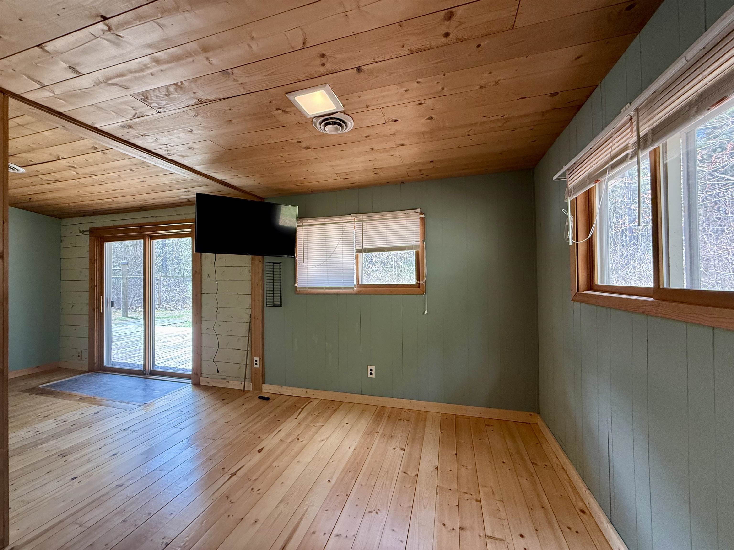 E2552 Porter Road Lone Rock, WI 53556 - Photo 4 of 26