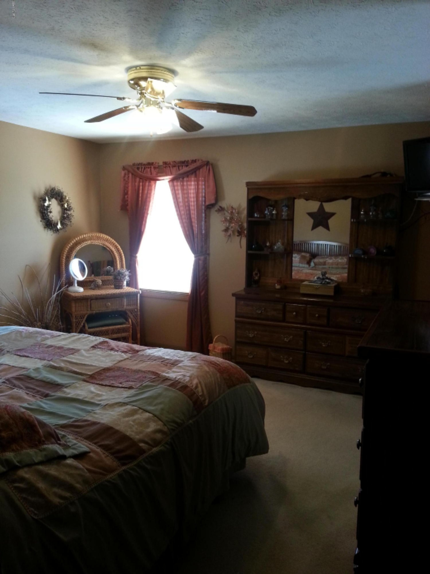 2533 Genesee Road Jonesville, MI 49250 - Photo 13 of 23 smitha4.jpg