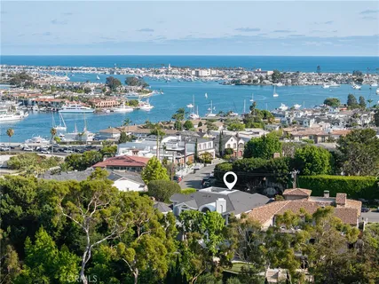 $5,600,000 | 212 Kings Place, Newport Beach, CA 92663