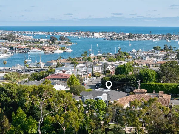 $5,600,000 | 212 Kings Place, Newport Beach, CA 92663