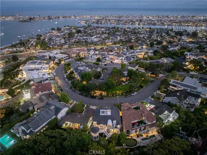 $5,600,000 | 212 Kings Place, Newport Beach, CA 92663