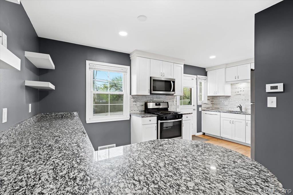 1858 Graefield Road Birmingham, MI 48009 - Photo 10 of 35