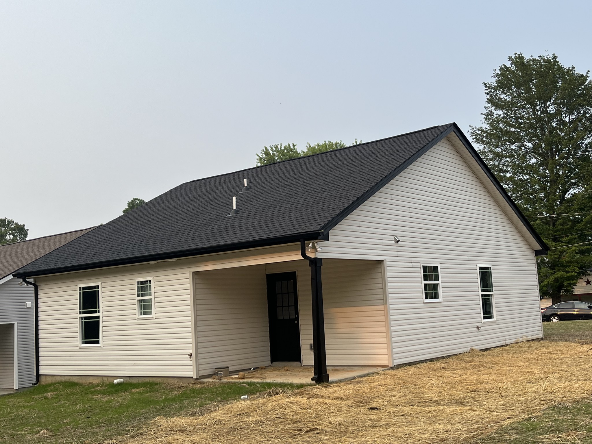 521 South Highland Street Springfield, TN 37172 - Photo 2 of 11 a front view of a house with a yard