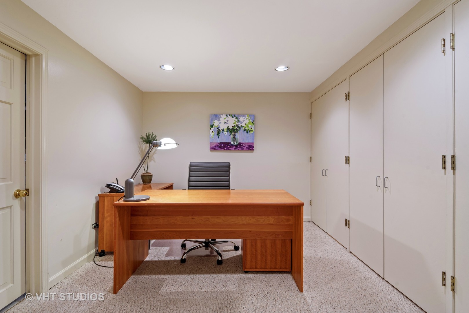 811 Becker Road Glenview, IL 60025 - Photo 22 of 33 a room with table and window