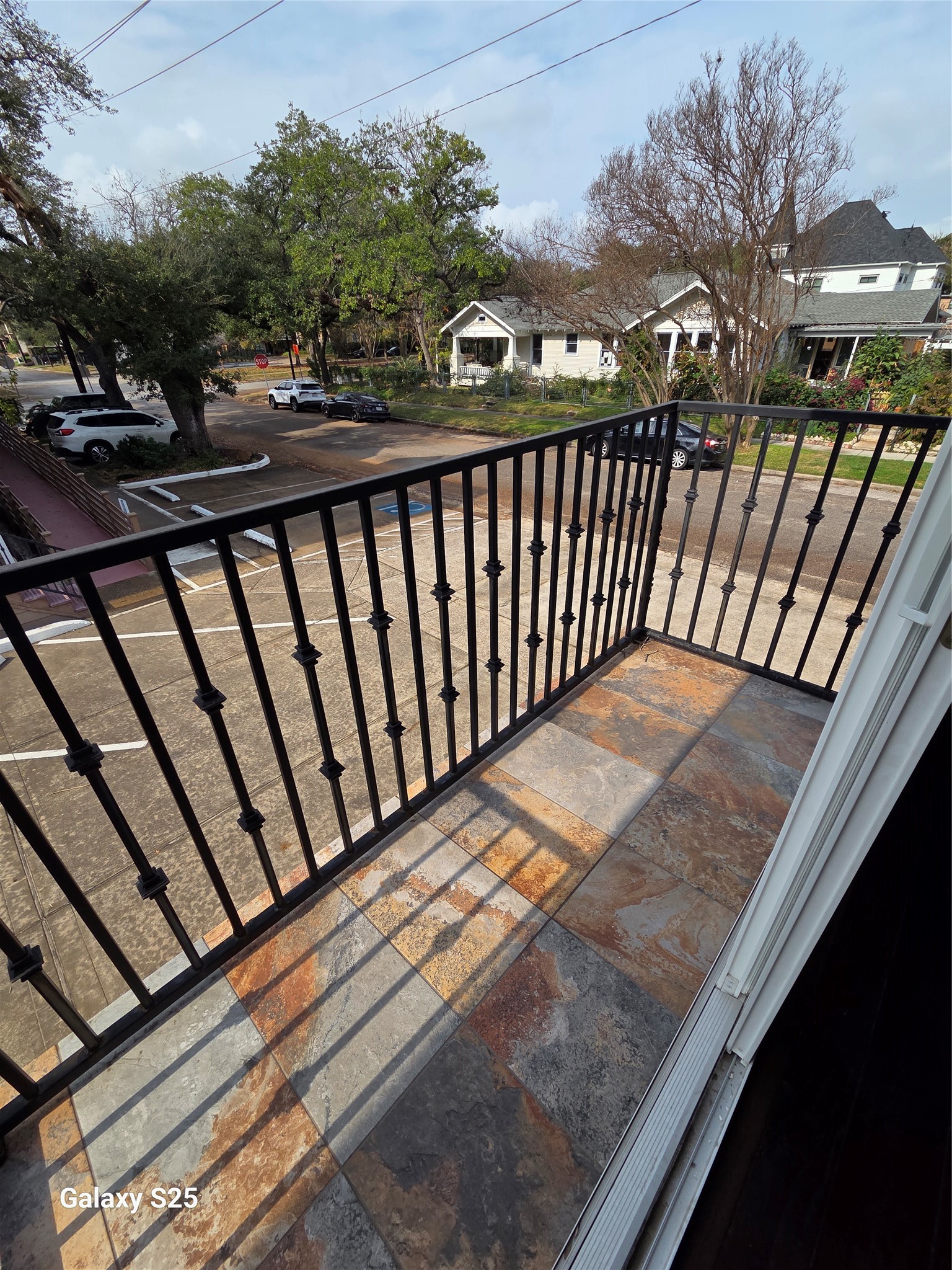 102 East 5th Street Houston, TX 77007 - Photo 7 of 44 Living Room Balcony