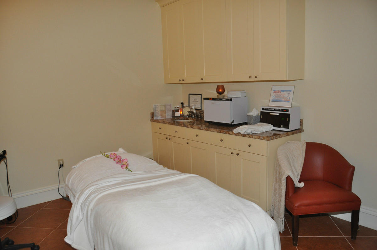 3910 Back Bay Drive, Unit 235 Jupiter, FL 33477 - Photo 33 of 51 Fitness Massage
