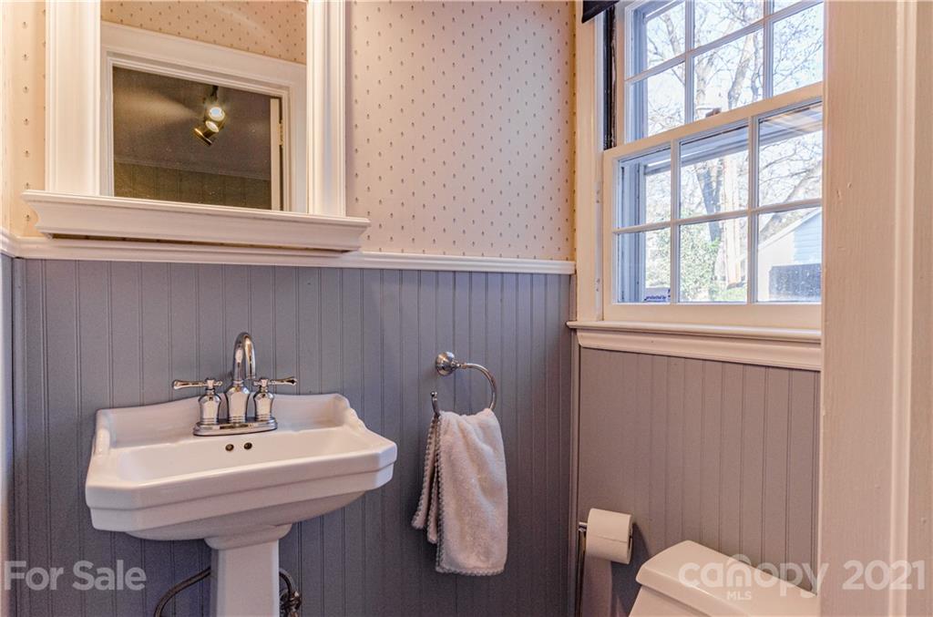 2011 South Wendover Road Charlotte, NC 28211 - Photo 14 of 46