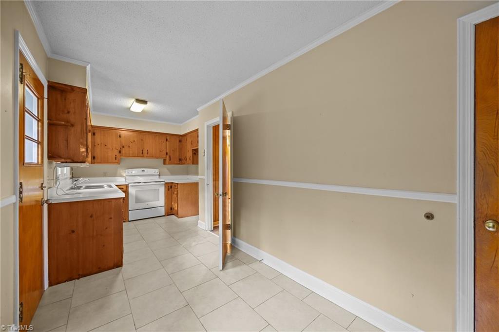 615 Paris Street Graham, NC 27253 - Photo 10 of 33