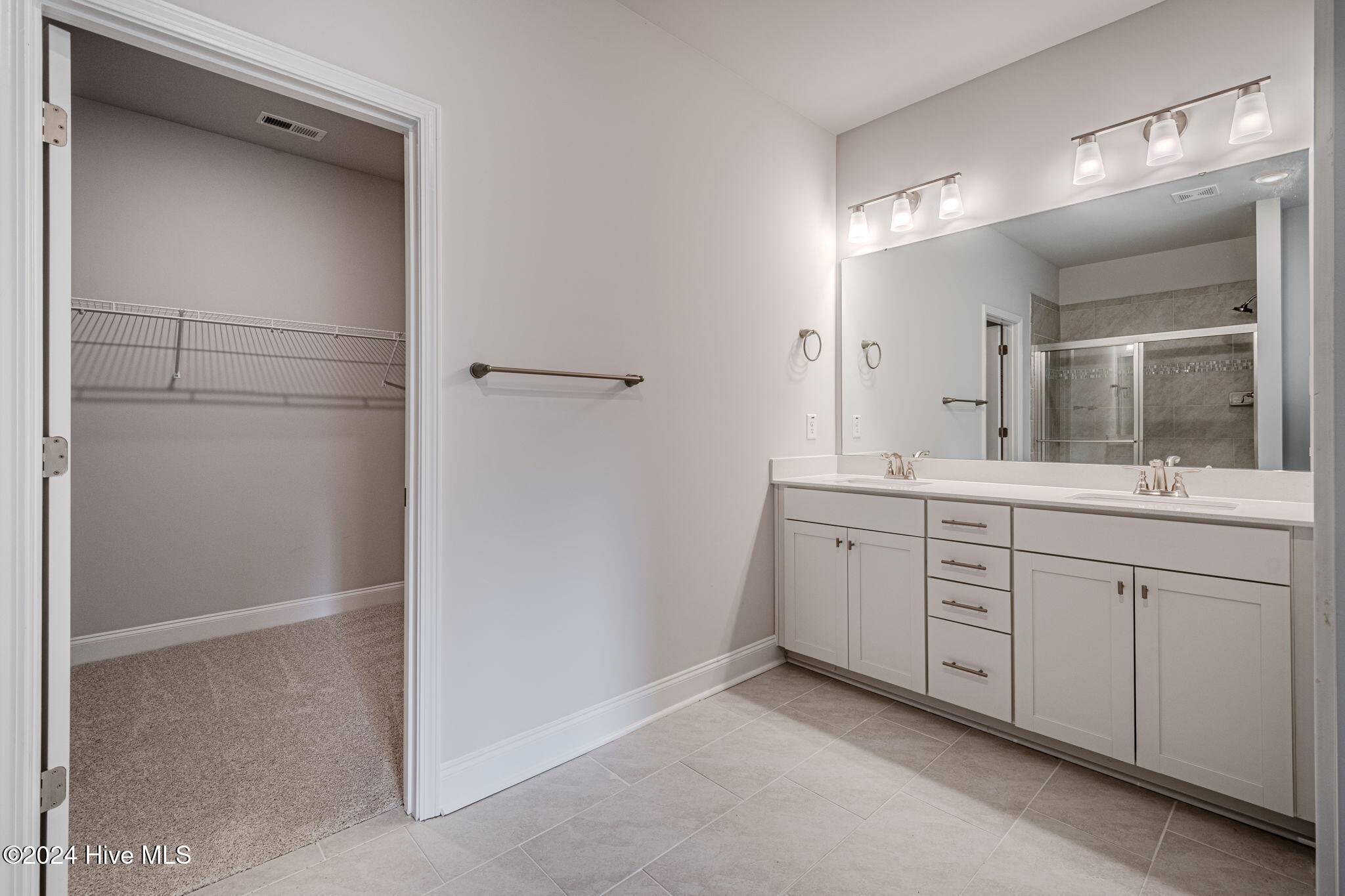 131 Firethorn Circle Wallace, NC 28466 - Photo 22 of 55 Master Bathroom