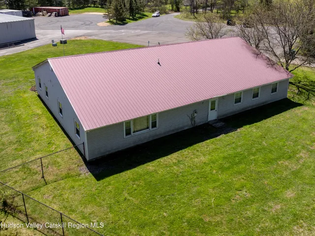 a view of an outdoor space