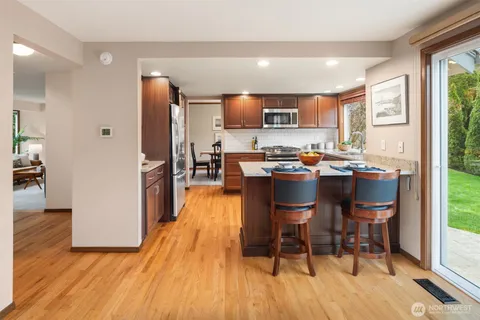 $1,570,000 | 15617 Northeast 113th Court, Redmond, WA 98052