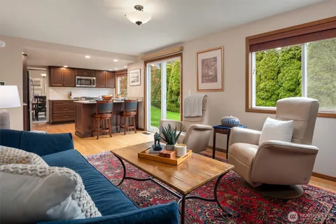$1,570,000 | 15617 Northeast 113th Court, Redmond, WA 98052