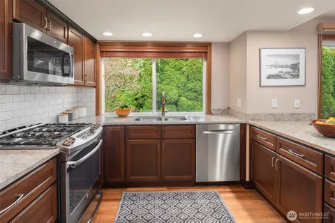 $1,570,000 | 15617 Northeast 113th Court, Redmond, WA 98052