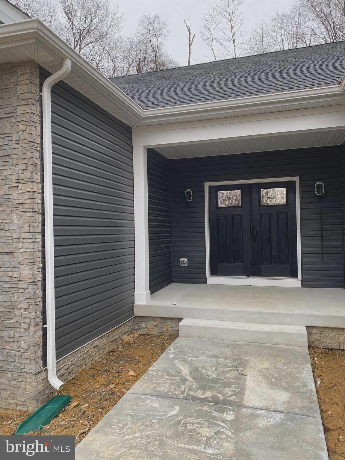 23939 Foxville Road Smithsburg, MD 21783 - Photo 8 of 21 Front Door alcove
