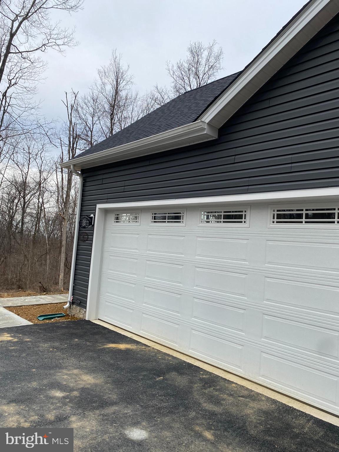 23939 Foxville Road Smithsburg, MD 21783 - Photo 9 of 21 Side entry garage
