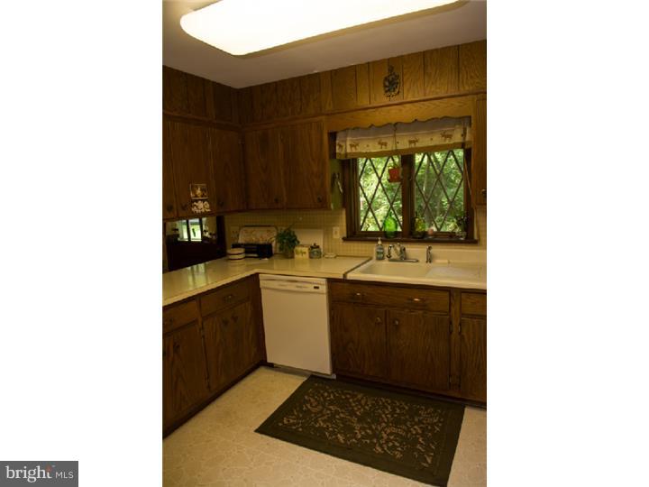 4060 Lilac Road Allentown, PA 18103 - Photo 11 of 25 Gallery Image 11