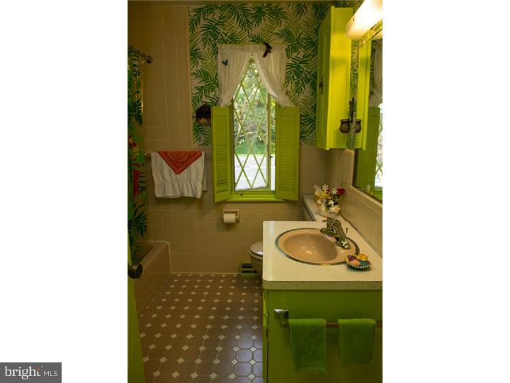 4060 Lilac Road Allentown, PA 18103 - Photo 15 of 25 Gallery Image 15