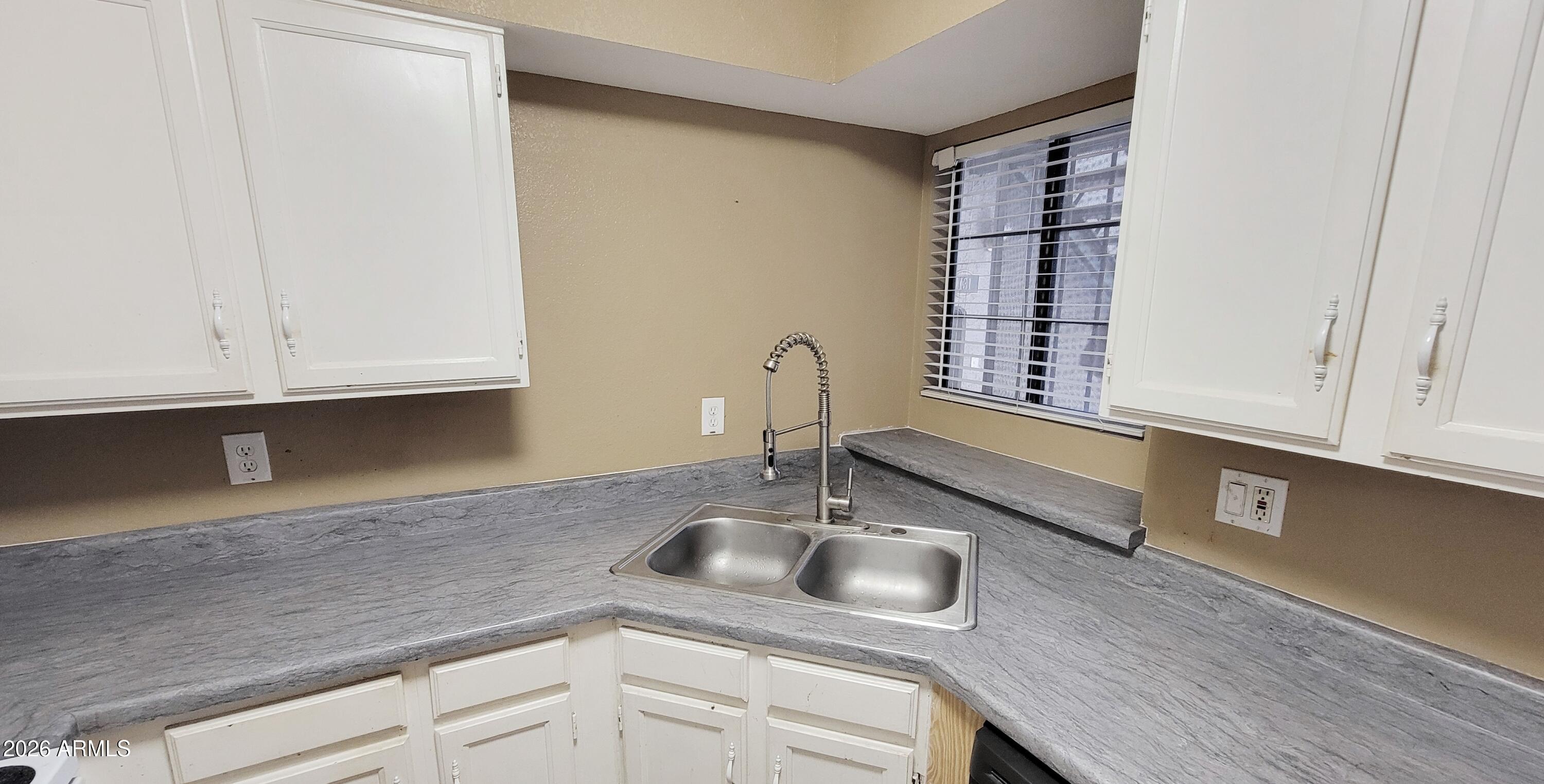 533 West Guadalupe Road, Unit 1132 Mesa, AZ 85210 - Photo 10 of 36 Fresh Air in the Kitchen