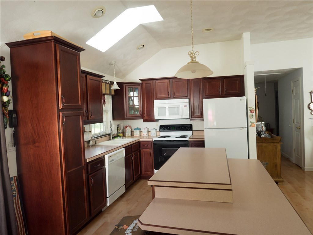 161 Lonsdale Farm Road Cumberland, RI 02864 - Photo 18 of 31 Gallery Image 18