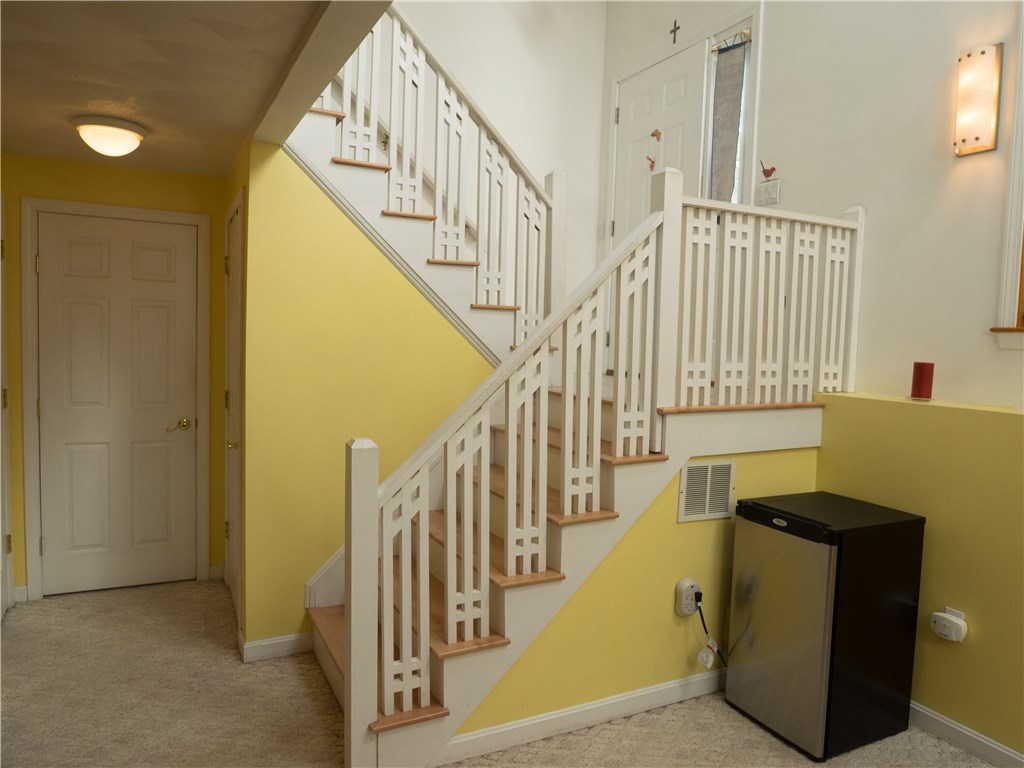 161 Lonsdale Farm Road Cumberland, RI 02864 - Photo 4 of 31 Gallery Image 4