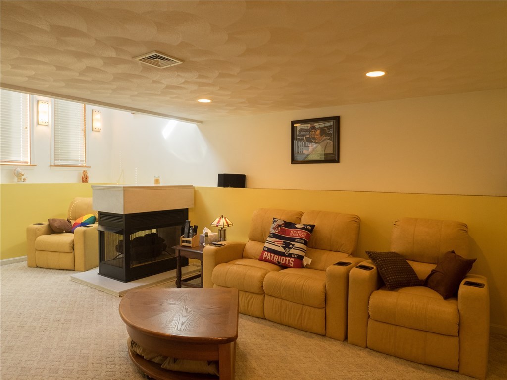 161 Lonsdale Farm Road Cumberland, RI 02864 - Photo 7 of 31 Gallery Image 7
