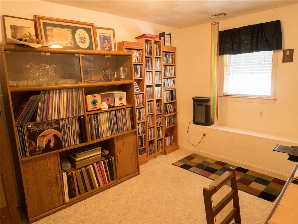161 Lonsdale Farm Road Cumberland, RI 02864 - Photo 10 of 31 Gallery Image 10