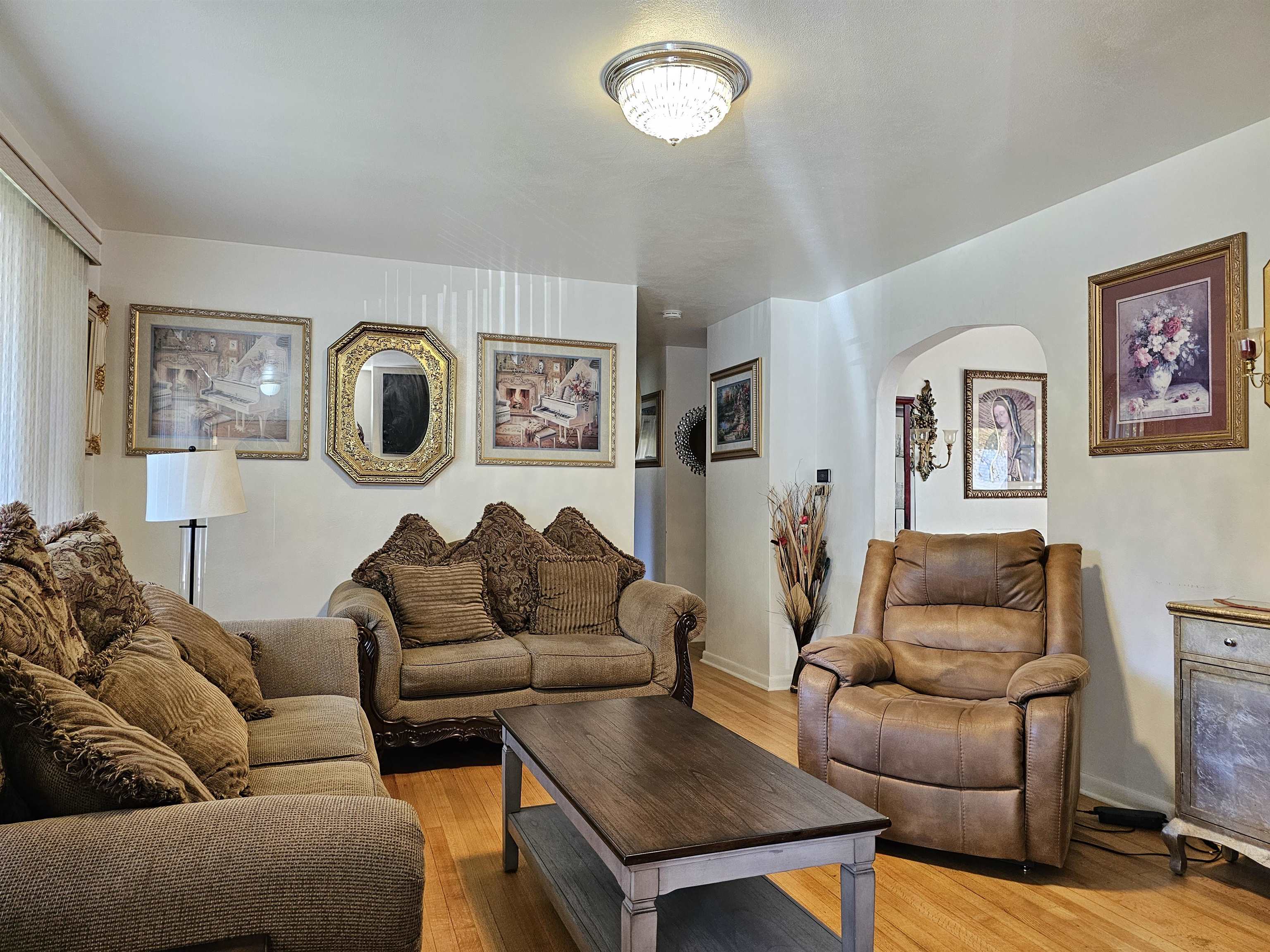 1404 Post Drive Rockford, IL 61108 - Photo 12 of 30 a living room with furniture