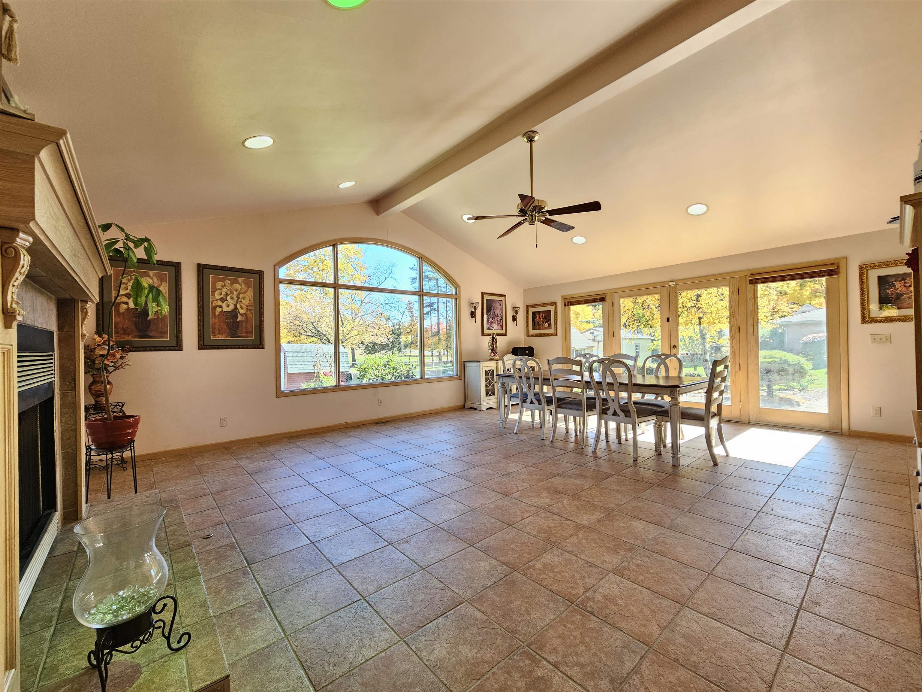 1404 Post Drive Rockford, IL 61108 - Photo 16 of 30 a view of livingroom with furniture window and outside view