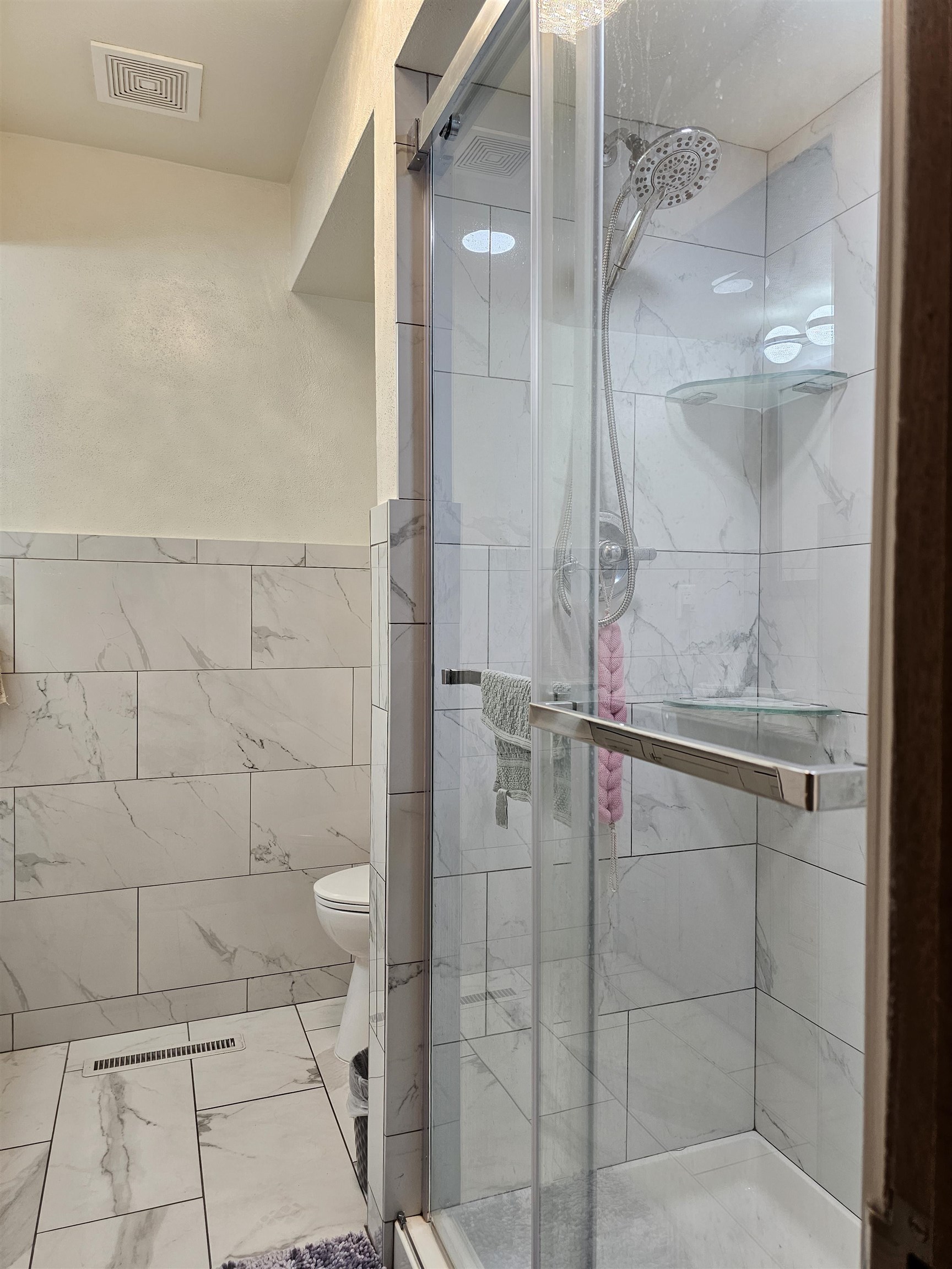 1404 Post Drive Rockford, IL 61108 - Photo 19 of 30 a bathroom with a shower