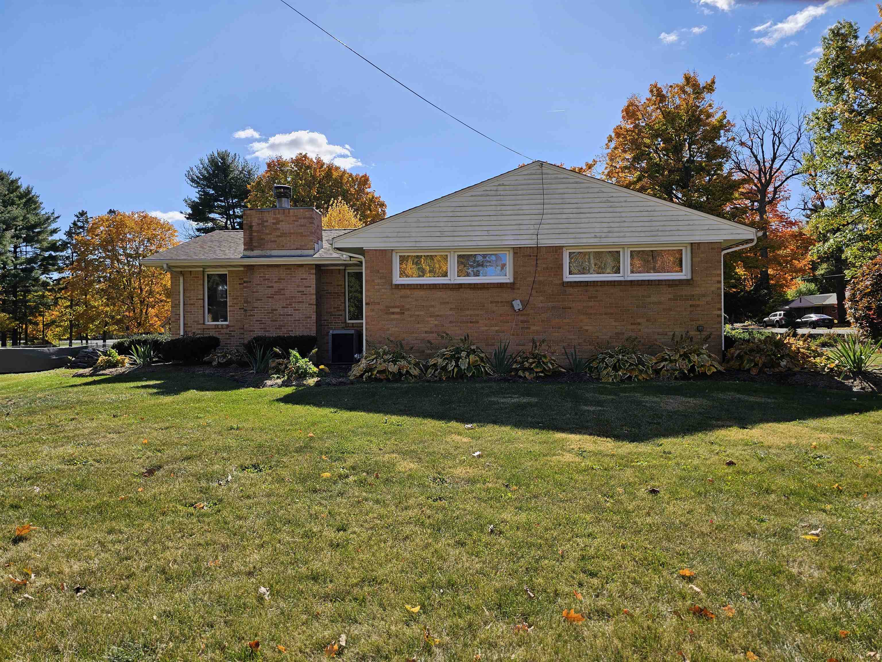 1404 Post Drive Rockford, IL 61108 - Photo 6 of 30 a front view of a house with a yard