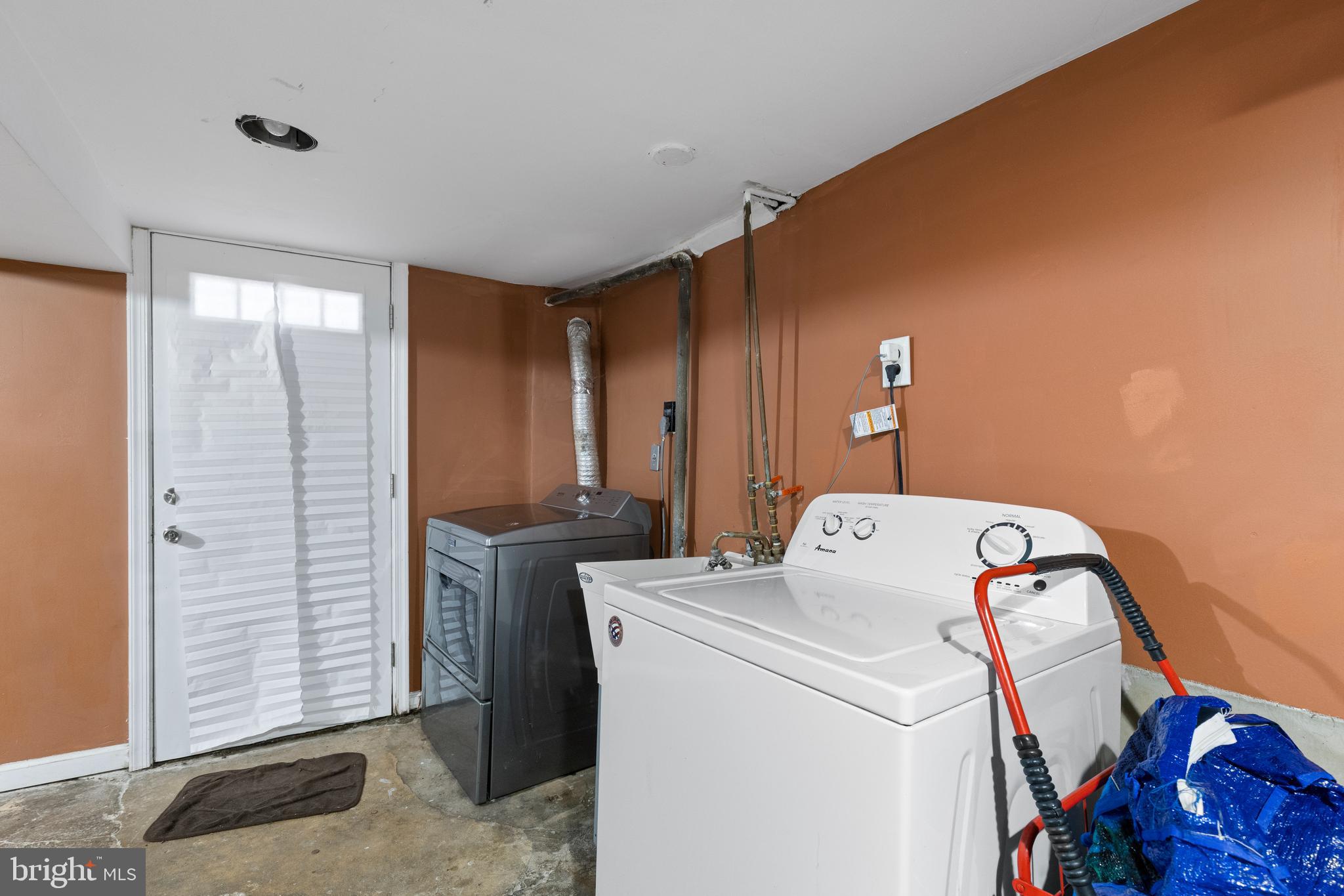 619 Columbia Road Northwest Washington, DC 20001 - Photo 22 of 29 a utility room with dryer and washer