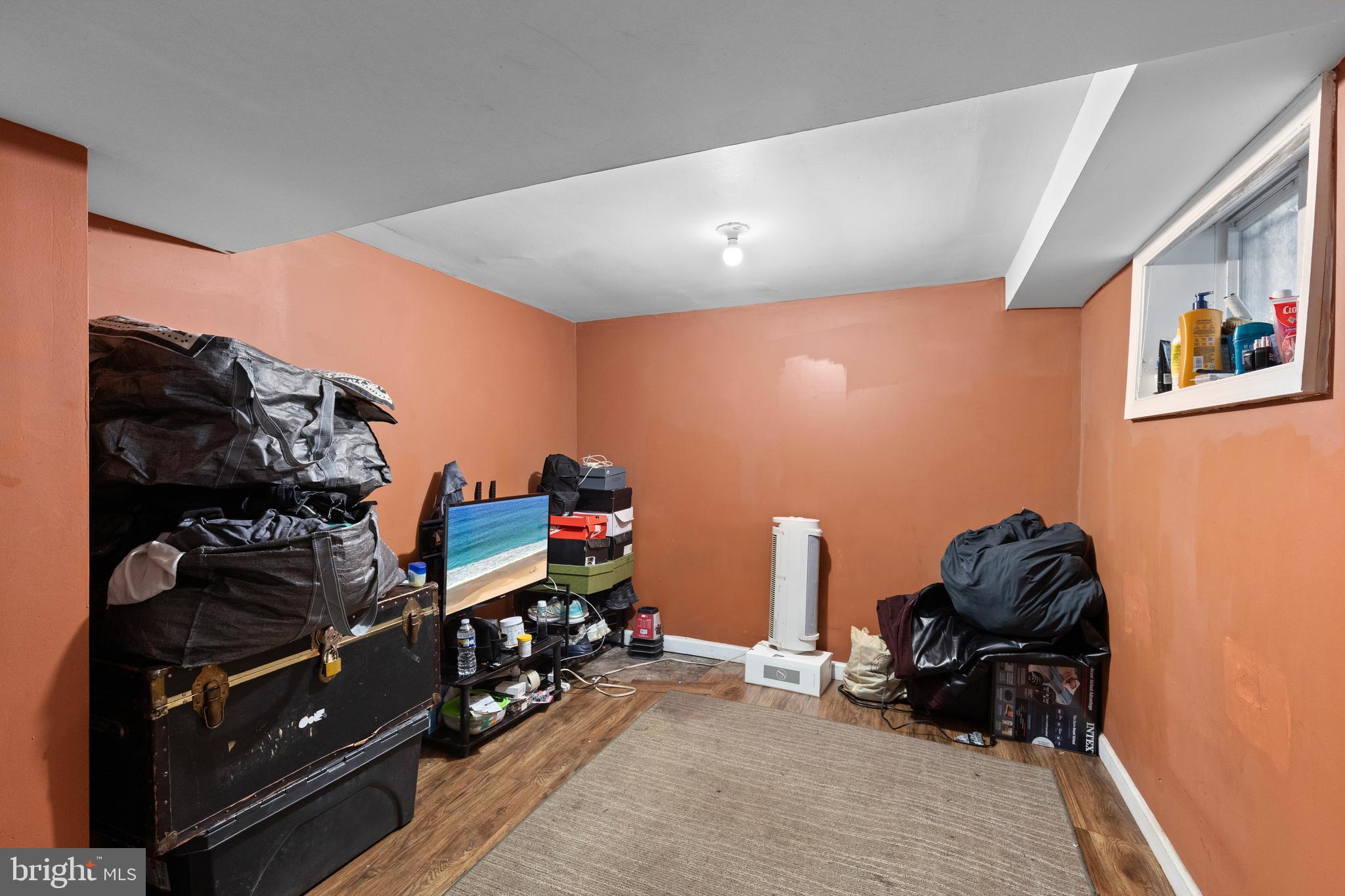 619 Columbia Road Northwest Washington, DC 20001 - Photo 24 of 29 a living room with furniture