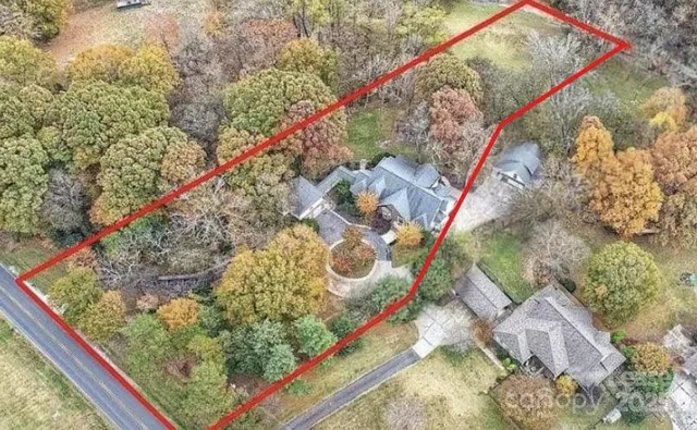 a view of an outdoor space