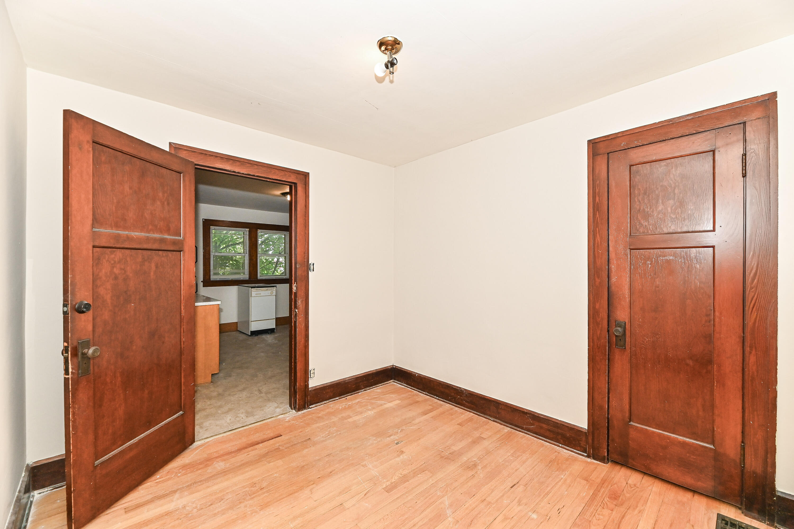 3340 10th Avenue Racine, WI 53402 - Photo 21 of 38 23