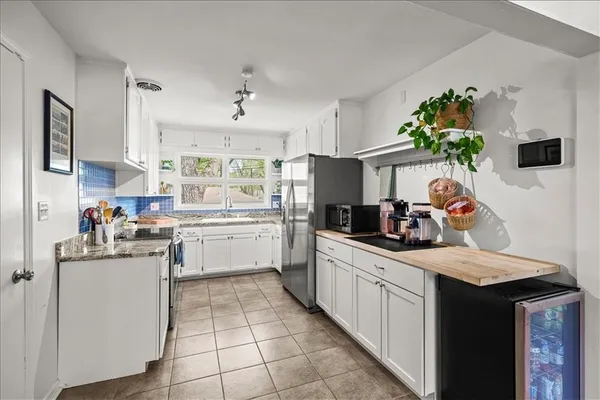 $360,000 | 5431 Dearborn Street, Mission, KS 66202