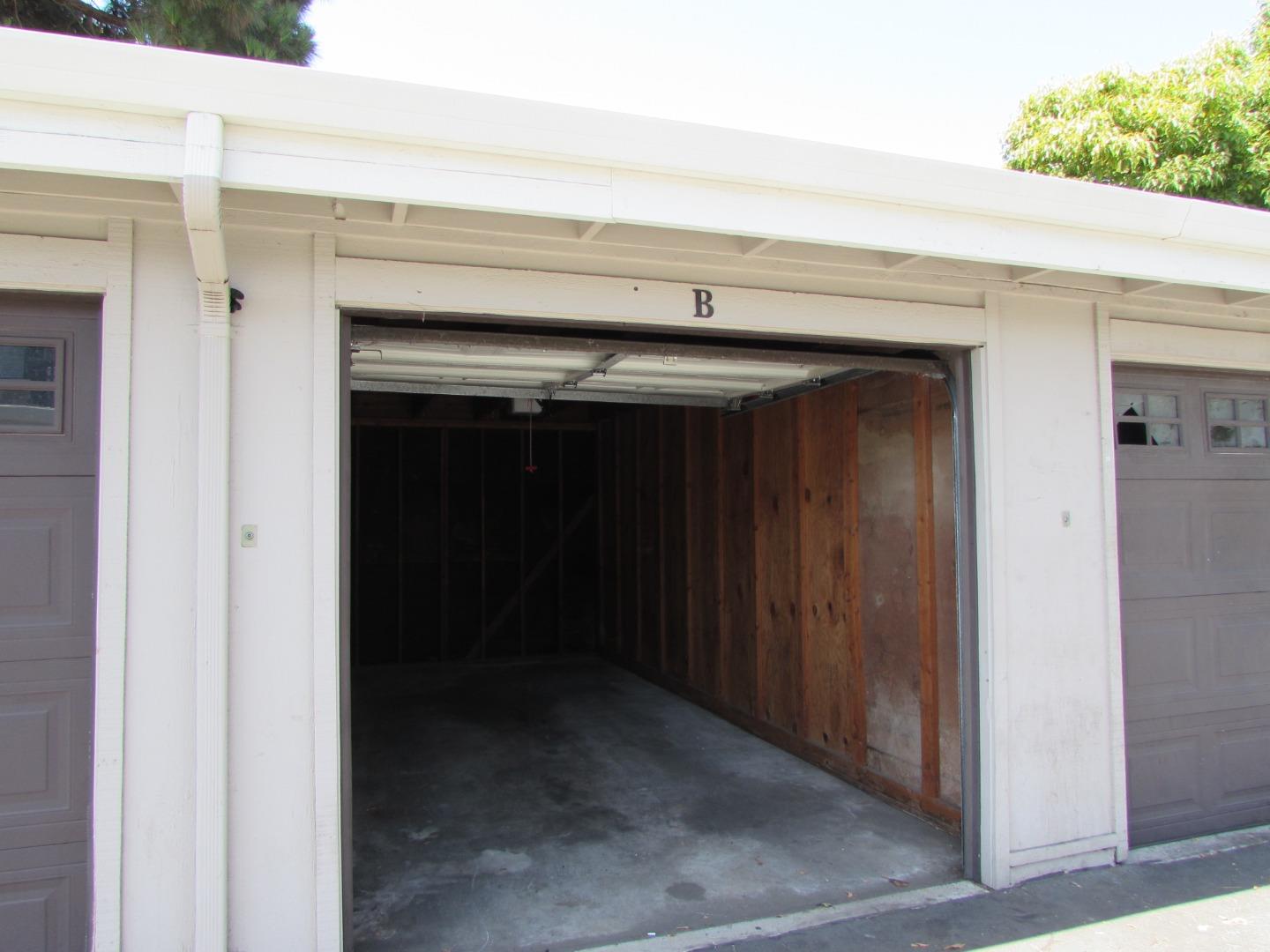 409 Tyler Place, Unit B Salinas, CA 93906 - Photo 19 of 25 a view of entryway