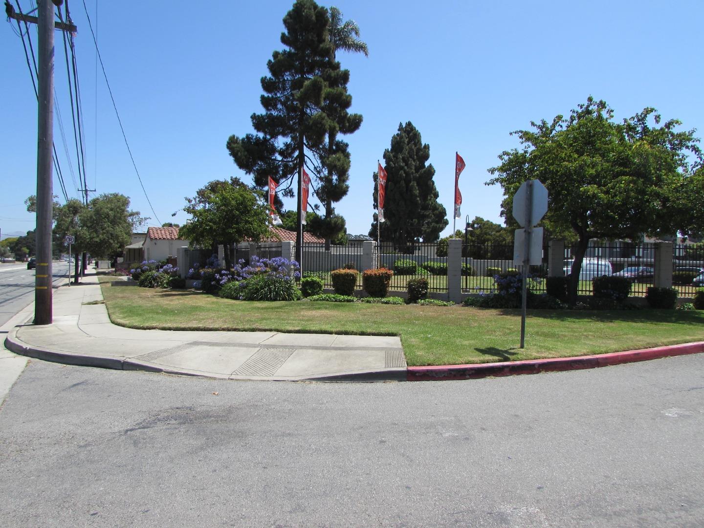 409 Tyler Place, Unit B Salinas, CA 93906 - Photo 21 of 25 a view of a house with a big yard and palm trees