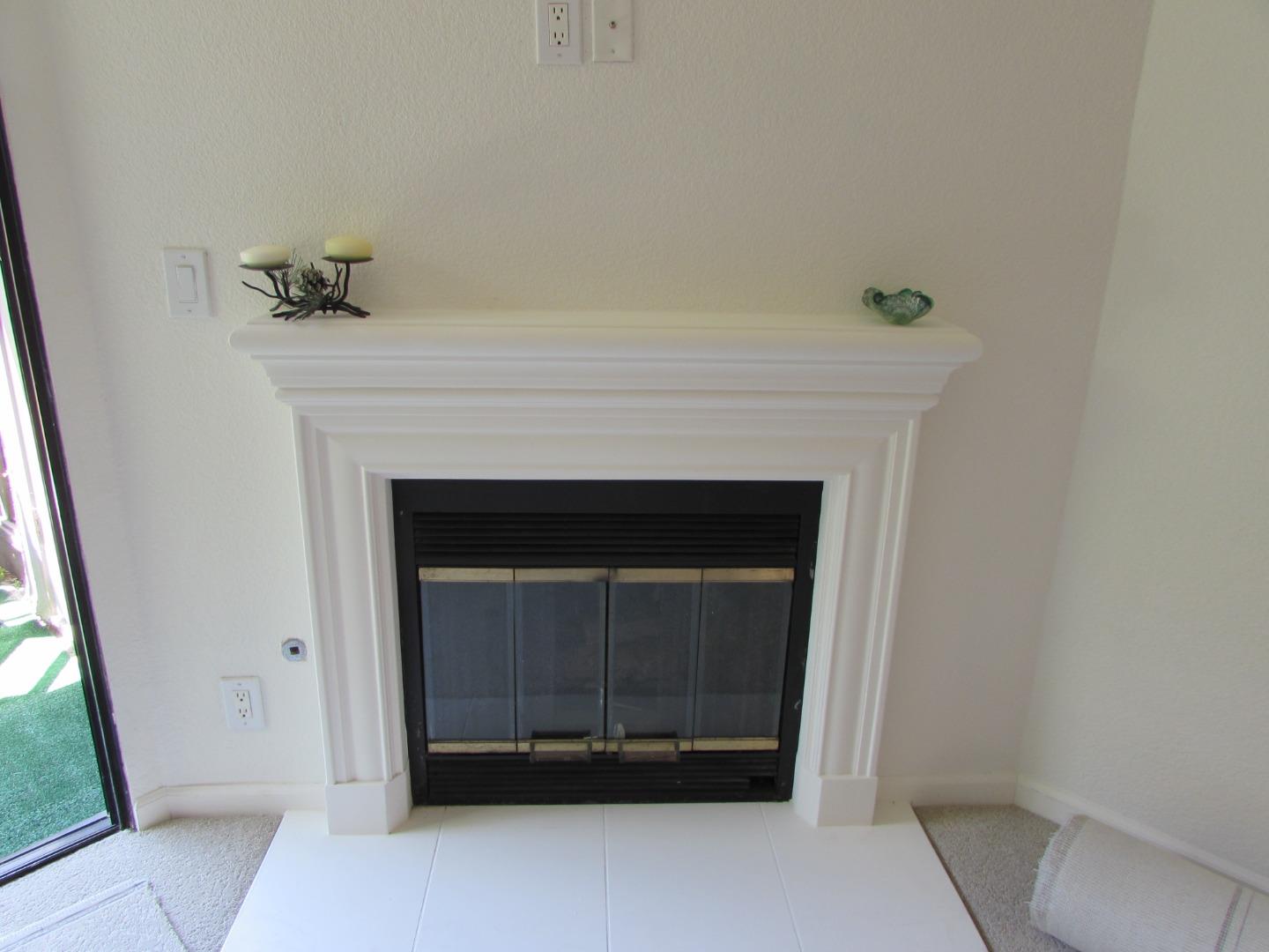 409 Tyler Place, Unit B Salinas, CA 93906 - Photo 7 of 25 a hallway with a fireplace